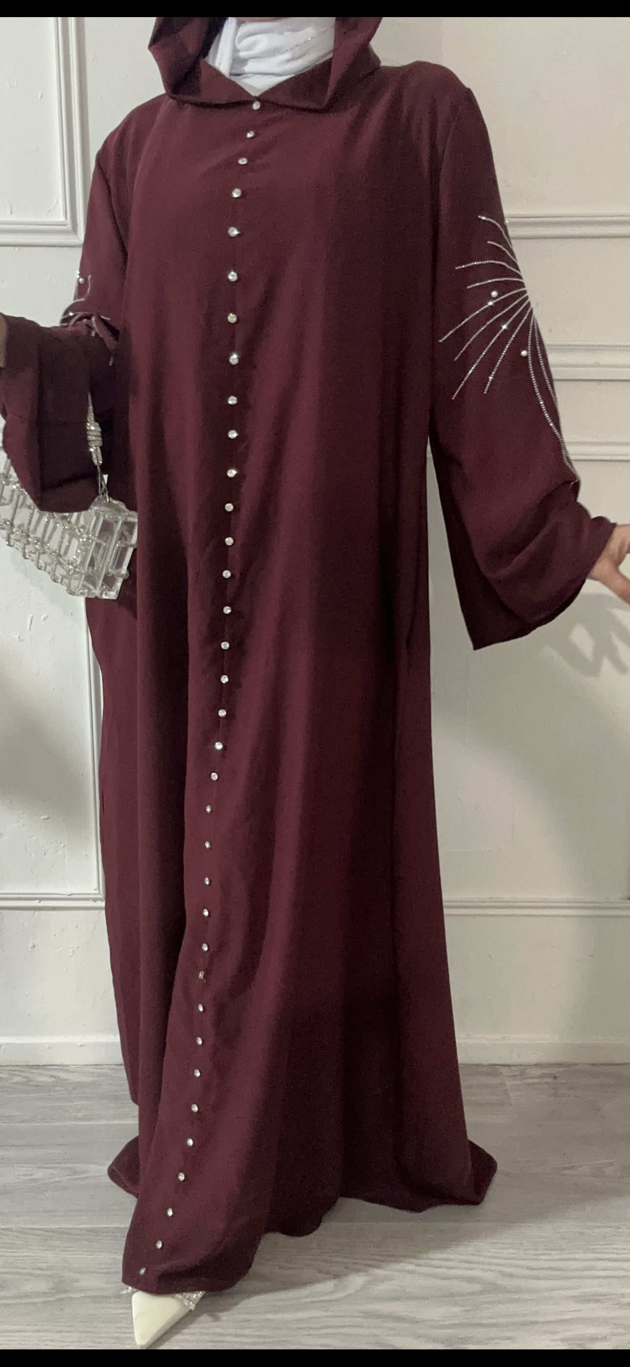 ABAYA MIRA CAPUCHE
